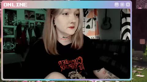 Snapshot of raiingurl chatting on 11/07/25, 10:15 Kate online show from 11/07/25, 10:15