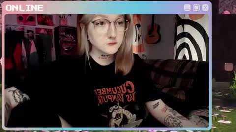 Snapshot of raiingurl chatting on 11/09/25, 08:45 Kate online show from 11/09/25, 08:45