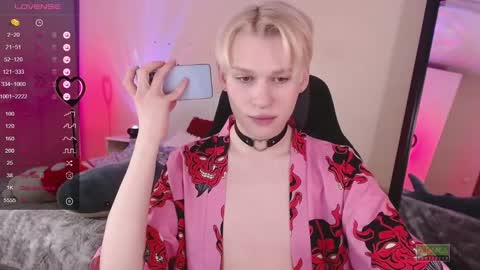 Snapshot of rainbow__salt chatting on 12/25/24, 11:54 Mike online show from 12/25/24, 11:54