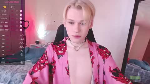 Snapshot of rainbow__salt chatting on 12/28/24, 10:14 Mike online show from 12/28/24, 10:14