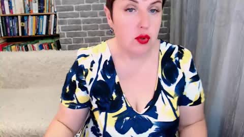 Snapshot of rainbowladyy chatting on 10/23/25, 02:44 rainbowladyy online show from 10/23/25, 02:44