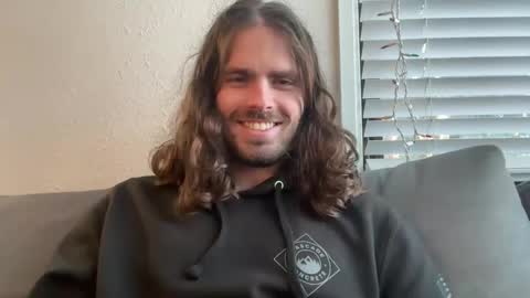 Snapshot of rainier1234 chatting on 11/07/25, 07:58 Alex online show from 11/07/25, 07:58