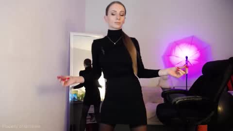 Snapshot of rainleiwa chatting on 10/26/25, 04:13 Call me Lei online show from 10/26/25, 04:13