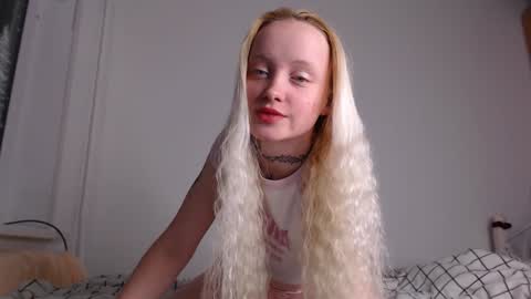 Snapshot of rainy_moon chatting on 01/15/25, 09:20 Lissa online show from 01/15/25, 09:20