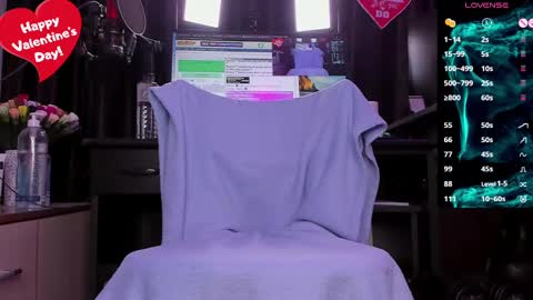 Laura online show from 02/15/25, 04:03