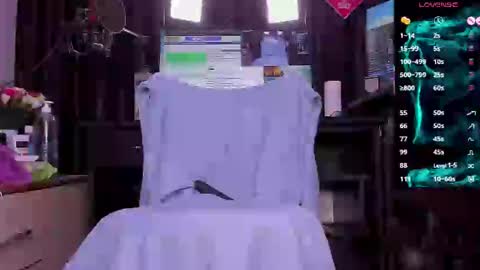 Laura online show from 03/10/25, 03:34