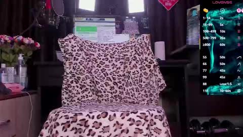 Laura online show from 09/15/25, 02:44