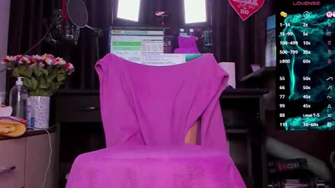 Laura online show from 09/29/25, 02:38