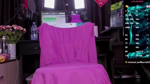 Laura online show from 09/30/25, 02:38