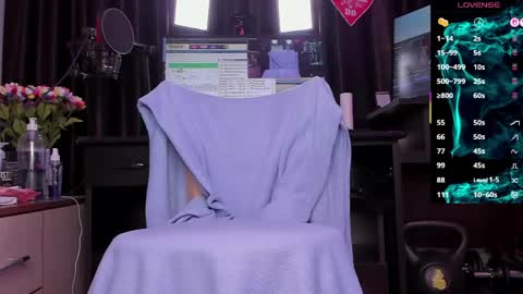 Laura online show from 04/17/26, 02:58