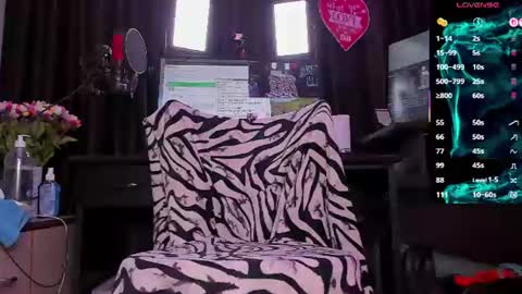 Snapshot of raissa_sky26 chatting on 07/13/26, 02:25 Laura online show from 07/13/26, 02:25