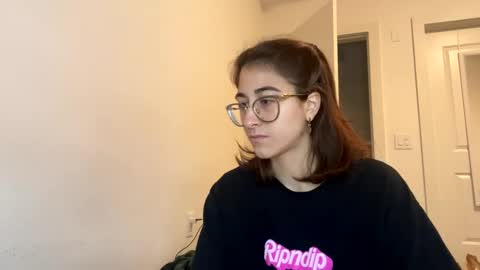 Snapshot of raiyvyn chatting on 12/05/24, 03:48 Ray Ray online show from 12/05/24, 03:48