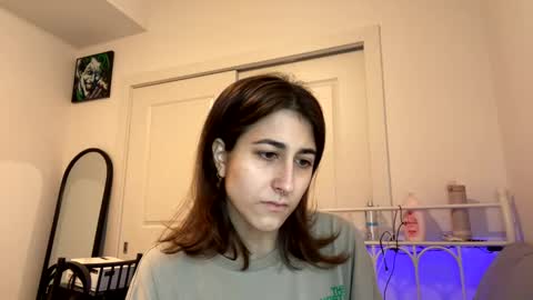 Snapshot of raiyvyn chatting on 01/04/25, 04:44 Ray Ray online show from 01/04/25, 04:44