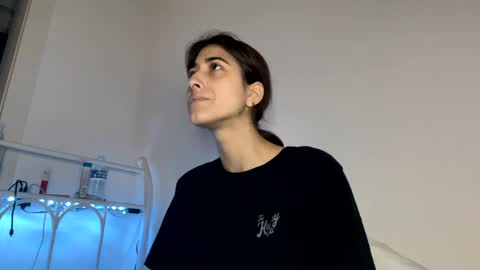 Snapshot of raiyvyn chatting on 01/09/25, 03:36 Ray Ray online show from 01/09/25, 03:36