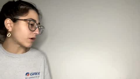 Snapshot of raiyvyn chatting on 01/29/25, 04:05 Ray Ray online show from 01/29/25, 04:05