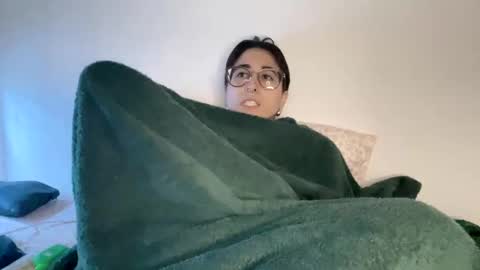 Snapshot of raiyvyn chatting on 02/05/25, 03:13 Ray Ray online show from 02/05/25, 03:13