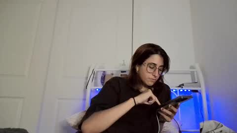 Snapshot of raiyvyn chatting on 09/16/25, 04:35 Ray Ray online show from 09/16/25, 04:35