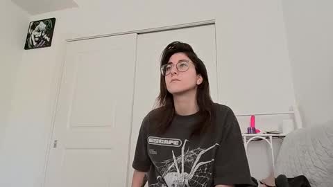 Snapshot of raiyvyn chatting on 01/10/26, 06:42 Ray Ray online show from 01/10/26, 06:42