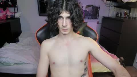 Snapshot of rakimaru chatting on 10/19/25, 01:23 kirill online show from 10/19/25, 01:23