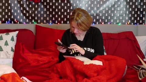 Snapshot of ramichick chatting on 12/09/24, 04:34 Rami online show from 12/09/24, 04:34