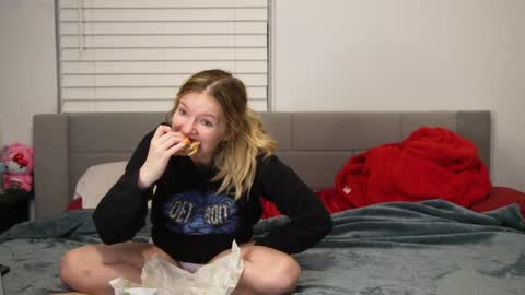 Snapshot of ramichick chatting on 01/19/25, 12:49 Rami online show from 01/19/25, 12:49