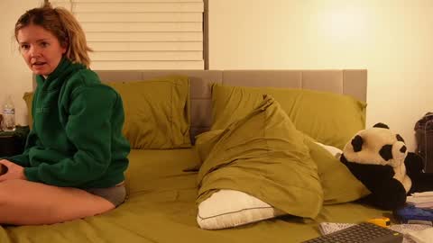 Snapshot of ramichick chatting on 02/18/25, 01:43 Rami online show from 02/18/25, 01:43