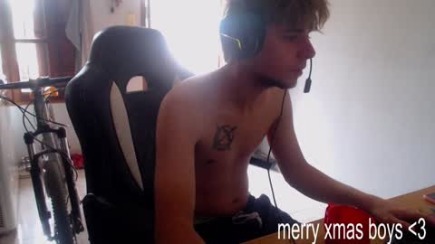 Snapshot of ramisexyloveyou chatting on 12/31/24, 12:36 Ramiro online show from 12/31/24, 12:36