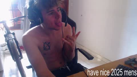 Snapshot of ramisexyloveyou chatting on 12/31/24, 05:18 Ramiro online show from 12/31/24, 05:18