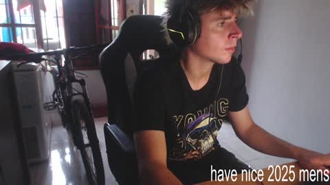 Snapshot of ramisexyloveyou chatting on 12/31/24, 10:23 Ramiro online show from 12/31/24, 10:23