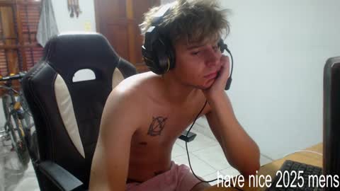 Snapshot of ramisexyloveyou chatting on 01/01/25, 09:52 Ramiro online show from 01/01/25, 09:52