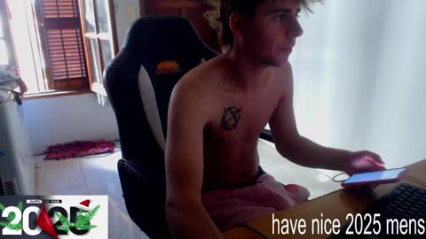 Snapshot of ramisexyloveyou chatting on 01/03/25, 01:03 Ramiro online show from 01/03/25, 01:03