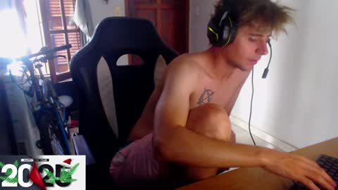 Snapshot of ramisexyloveyou chatting on 01/04/25, 01:31 Ramiro online show from 01/04/25, 01:31