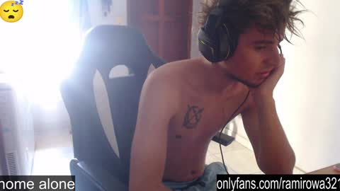 Snapshot of ramisexyloveyou chatting on 01/20/25, 01:21 Ramiro online show from 01/20/25, 01:21