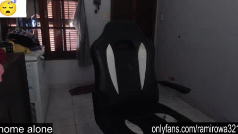 Snapshot of ramisexyloveyou chatting on 01/21/25, 12:39 Ramiro online show from 01/21/25, 12:39