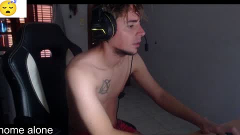 Snapshot of ramisexyloveyou chatting on 01/31/25, 01:12 Ramiro online show from 01/31/25, 01:12