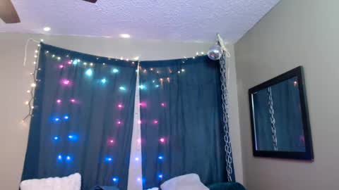 Snapshot of ramonaquinn chatting on 01/15/25, 11:30 RAMONA Q online show from 01/15/25, 11:30