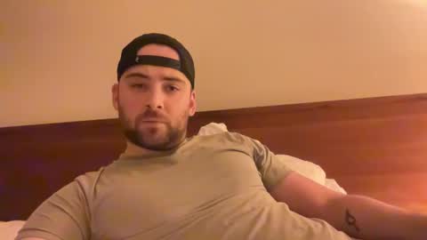 Snapshot of randomdude5950 chatting on 01/31/25, 03:52 randomdude5950 online show from 01/31/25, 03:52