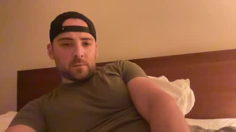 Snapshot of randomdude5950 chatting on 02/12/25, 02:35 randomdude5950 online show from 02/12/25, 02:35