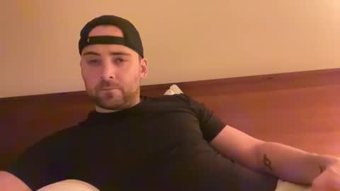 Snapshot of randomdude5950 chatting on 02/14/25, 01:45 randomdude5950 online show from 02/14/25, 01:45