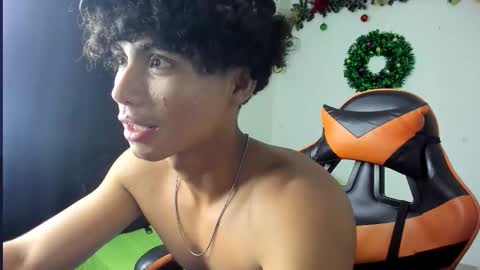 Snapshot of randy_escobar chatting on 12/17/25, 06:25 randy_escobar online show from 12/17/25, 06:25