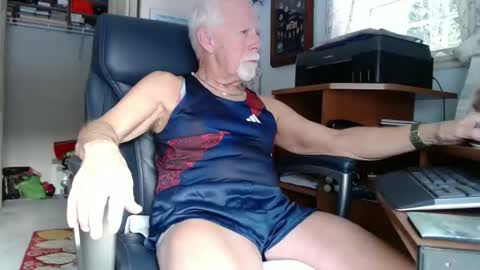 Snapshot of ranger1001 chatting on 02/11/25, 07:38 ranger1001 online show from 02/11/25, 07:38