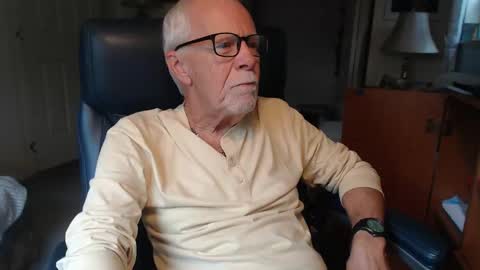 Snapshot of ranger1001 chatting on 10/15/25, 07:36 ranger1001 online show from 10/15/25, 07:36