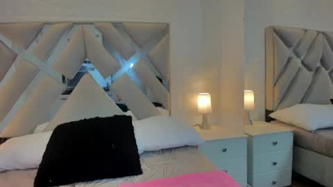 Raquel Moore  online show from 03/04/25, 08:24