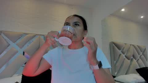 Raquel Moore  online show from 03/06/25, 08:08