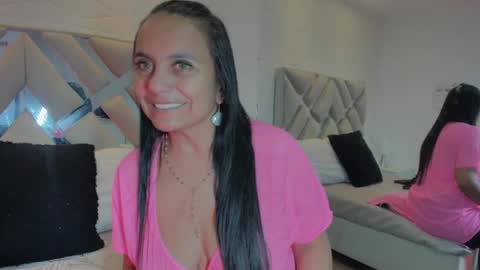 Raquel Moore  online show from 03/10/25, 11:38