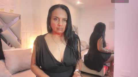 Raquel Moore  online show from 09/24/25, 12:19