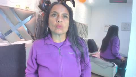 Raquel Moore  online show from 10/12/25, 02:49