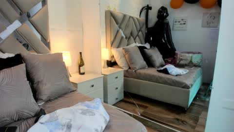 Raquel Moore  online show from 11/03/25, 05:03