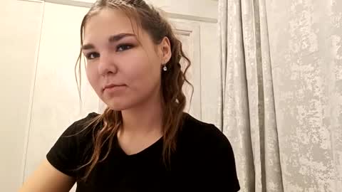 Snapshot of raquelhenrie chatting on 12/21/25, 03:41 Synthia FIrst day here online show from 12/21/25, 03:41