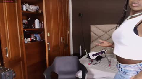 Raquel online show from 11/28/25, 12:08